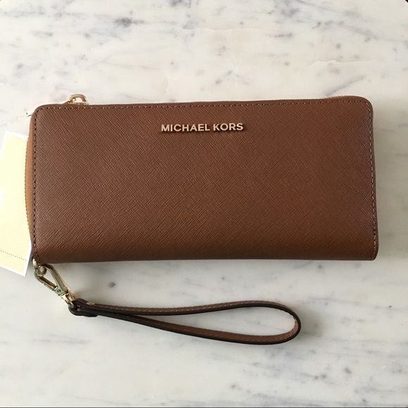 Michael Kors Handbags - NWT Michael Kors Jet Set Travel Wristlet/ Wallet